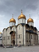 Catedral da Dormición (Moscova), un dos edificios máis antigos do Kremlin, inspirada na Catedral da Asunción de Vladímir (1475-1479)