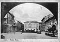 Piazza Roma (odierna piazza Aldo Moro), in una cartolina degli anni trenta.