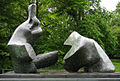 Two Piece Reclining Figure No. 5, bronze, (1963–64), Kenwood House grounds, Londres