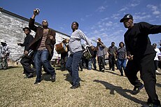 Processione 'funebre jazz' nella sezione Treme di New Orleans.