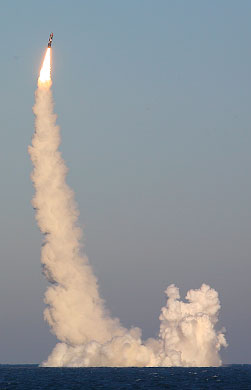 Bulava SLBM launched by Yuri Dolgoruky submarine (cropped)