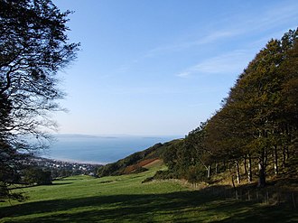 Golygfa ar orllewin Penmaenmawr o'r Gwddw Glas