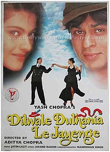 Poster rilis teatrikal dari film Dilwale Dulhania Le Jayenge dengan latar belakang awan berwarna putih dan biru. Pada bagian depannya, terdapat muka dari Shahrukh Khan dan Kajol. Pada bagian depannya, terdapat Shahrukh dan Kajol yang sedang berdansa. Pada bagian kirinya, terdapat logo Yash Raj Films berbentuk lingkaran dan pada bagian bawahnya terdapat "Yash Chopra's Dilwale Dulhania Le Jayenge". Pada bagian kiri bawah tulisan tersebut, terdapat tulisan "Directed by Aditya Chopra, Music: Jatin–Lalit, Lyrics: Anand Bakshi, Cinematography: Manmohan Singh." atau jika diterjemahkan ke dalam bahasa Indonesia adalah "Disutradarai oleh Aditya Chopra, Musik "karya" Jatin–Lalit, Lirik "buatan" Anand Bakshi, Sinematografi "oleh" Manmohan Singh.