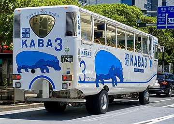 アクアシティお台場を発車するT1700号車