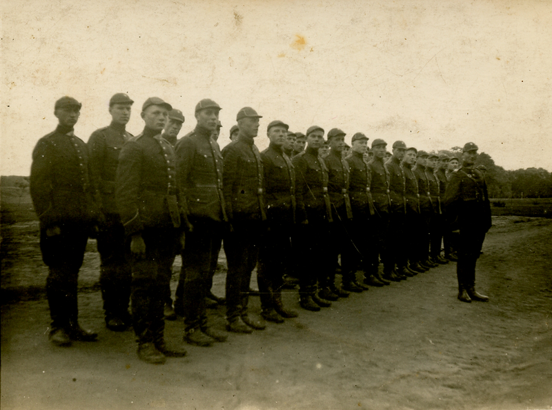 File:Lined up soldiers of the Lithuanian Army, 1939.jpg