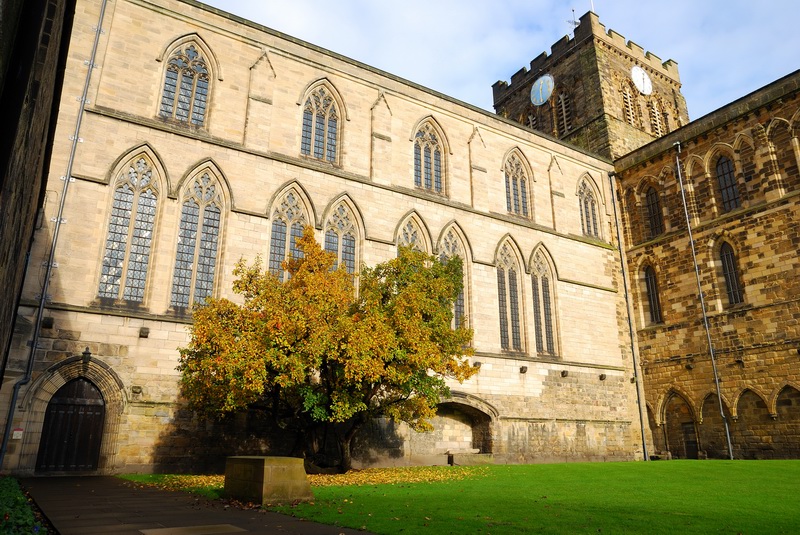 File:Hexham Abbey Side View - panoramio.jpg