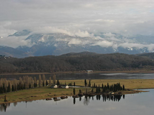 File:Ridge view from pitsunda cape.jpg