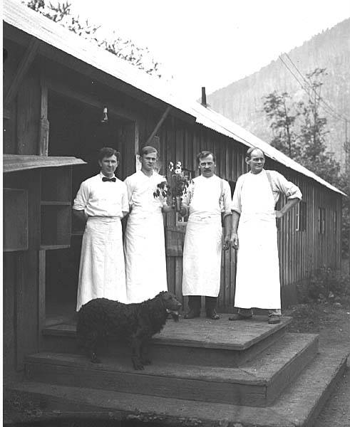 File:Galley crew, Ebey Logging Company, ca 1917 (KINSEY 158).jpeg