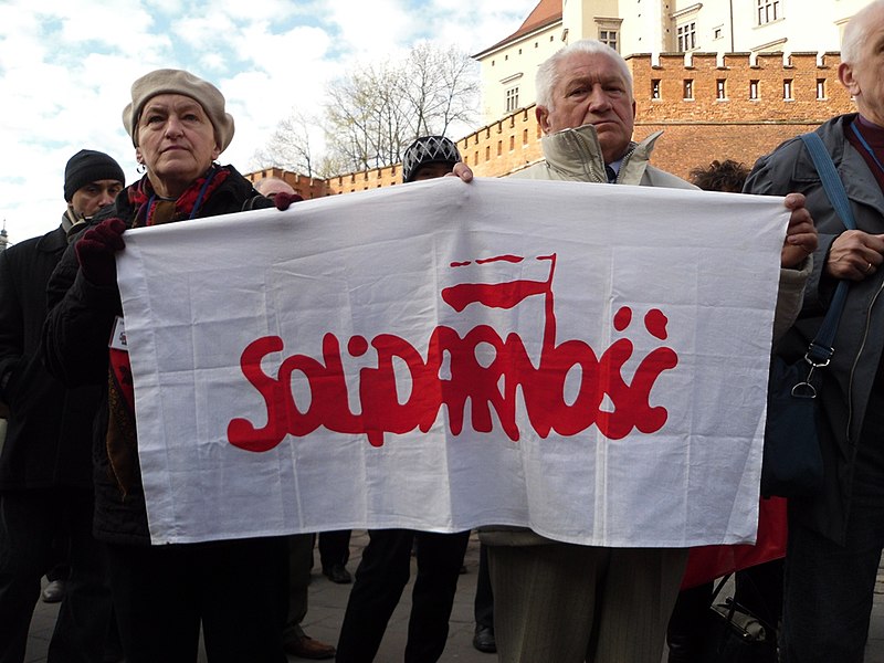 File:Flaga "Solidarności" (5780478223).jpg