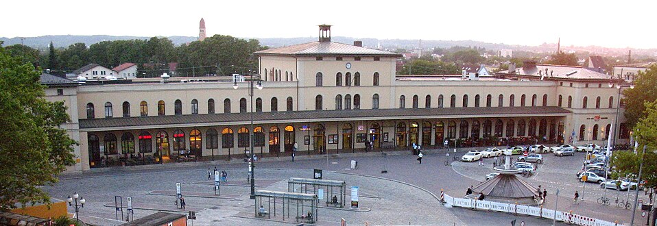 Main station, Augsburg Hauptbahnhof. In background: Pfersee.