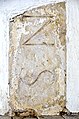 English: Inscription fragment at the base of the stoup at the porch Deutsch: Inschrift-Fragment an der Basis des Weihwasserbeckens in der Turmvorhalle