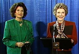 Peruvian first lady of the United Nations Marcela Pérez de Cuéllar, US first lady Nancy Reagan