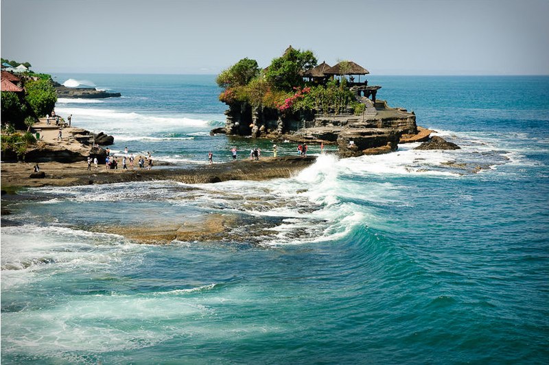 File:Pura Tanah Lot.jpg