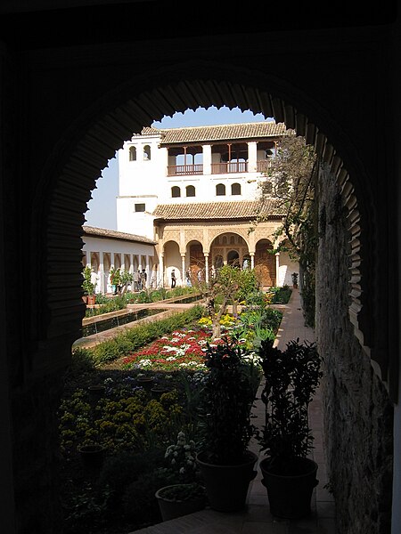 File:Palacio del Partal gardens.JPG