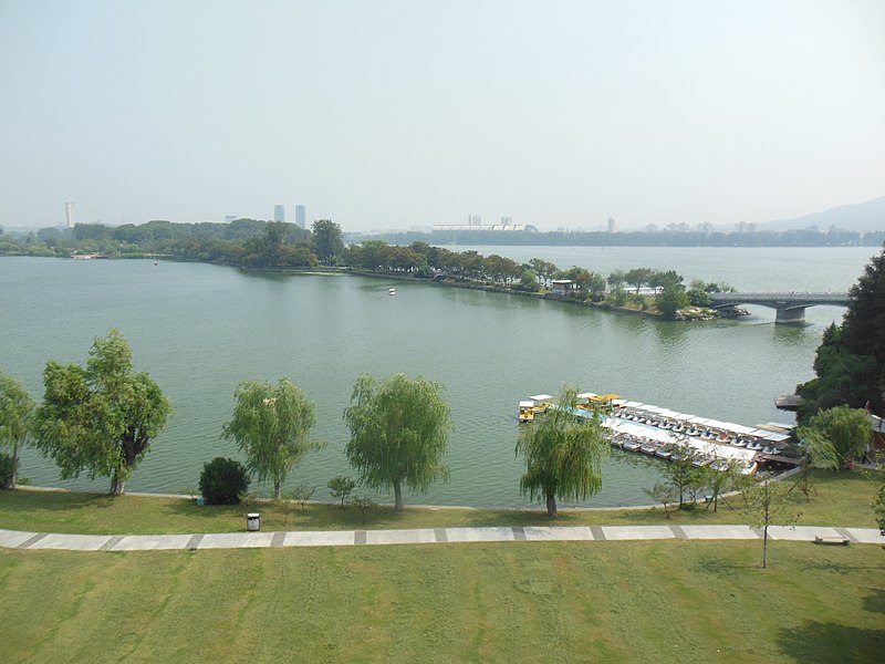 File:Xuanwu lake - panoramio.jpg