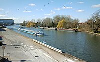 Canal de la Deûle depuis l'avenue de Dunkerque, à Lille.