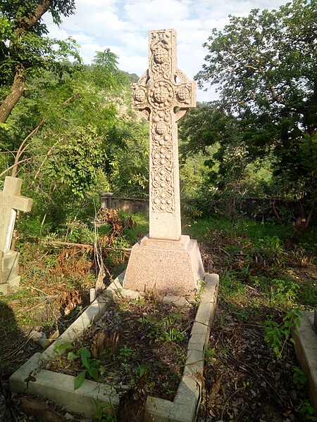 File:Grave2.jpg