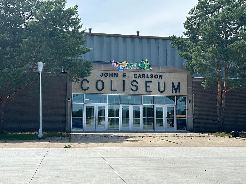 File:John E. Carlson Coliseum close picture.jpg