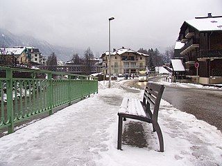 Une des rives de l'Arve à Chamonix.