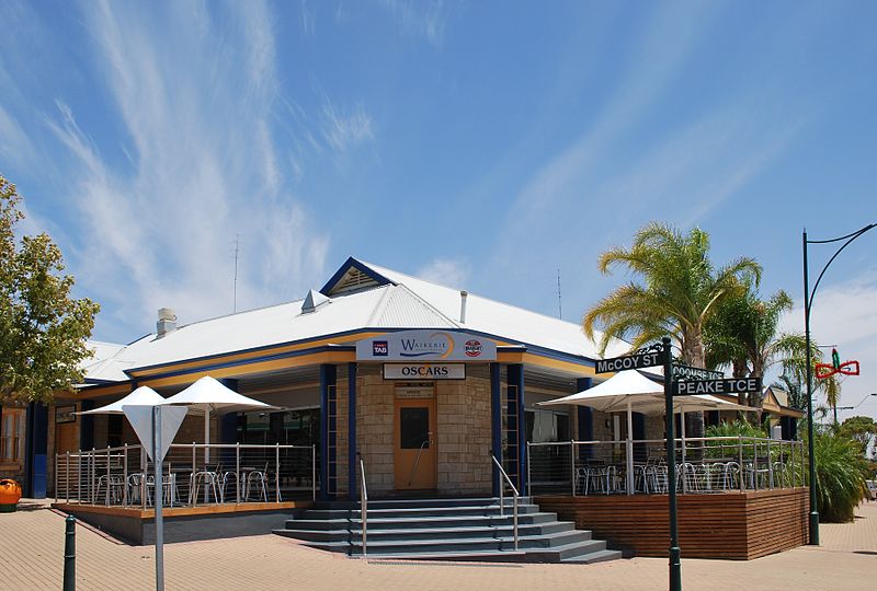 File:WaikerieHotel.JPG