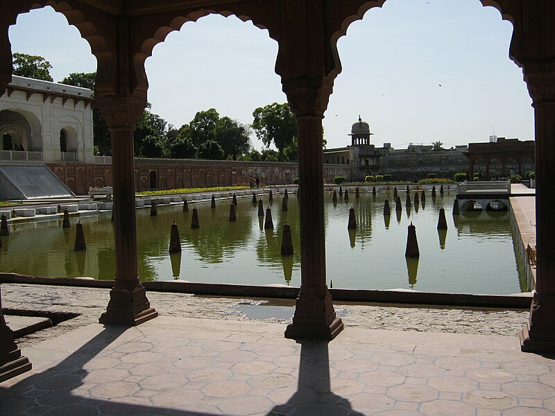 File:Shalimar Garden Lahore.jpg