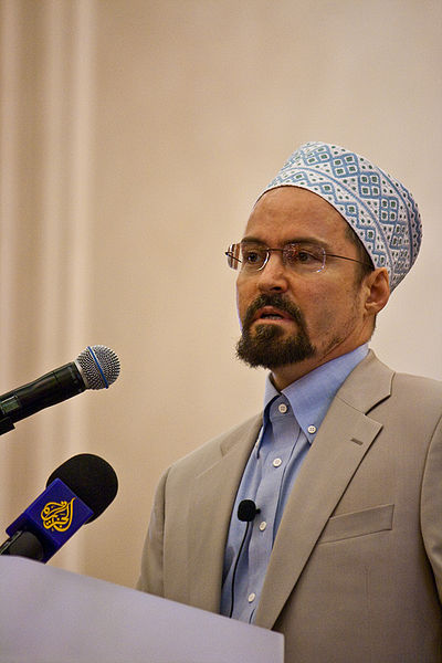 File:Hamza Yusuf 2010 Doha.jpg