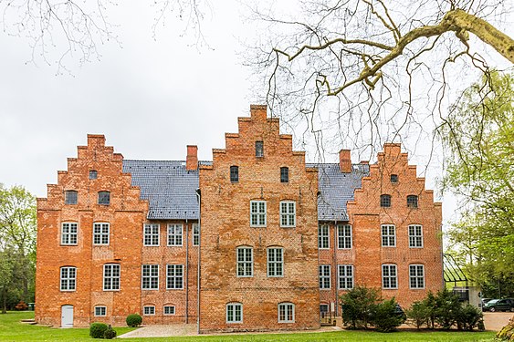 Schloss Hagen – Gartenfassade.