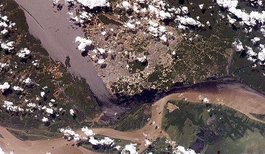 Amazon river near Manaus from satellite, 2004 with description or 2006 (ISS 09)?