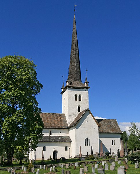 File:Ringsaker kirke.jpg