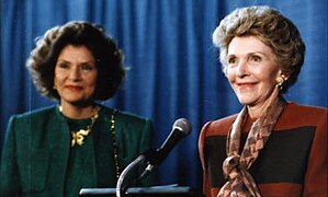 First lady of United Nations Marcela Pérez de Cuéllar, of United States Nancy Reagan