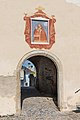 English: Archway with paining of Madonna and Child Deutsch: Torbogen und Malerei Madonna mit Kind