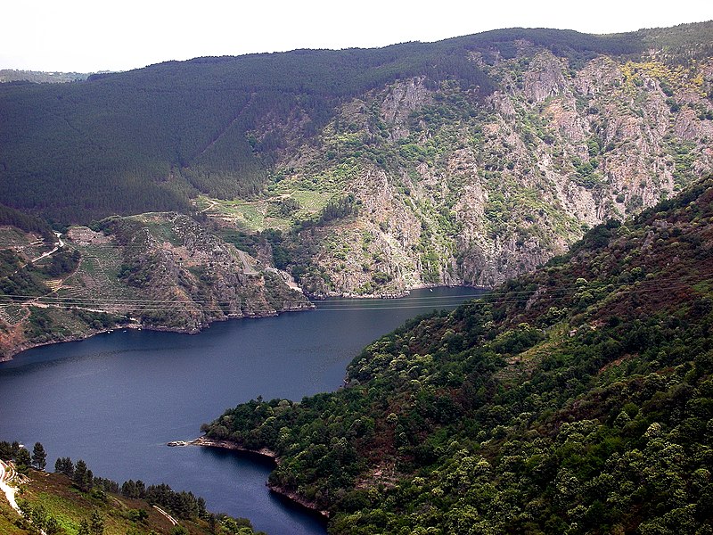 File:Embalse dos Peares Galiza.jpg