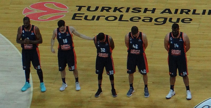 File:Fenerbahçe Men's Basketball vs Valencia Basket Euroleague 20171102 (2) (cropped).jpg