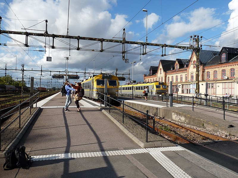 File:Varberg station 2018 2.jpg