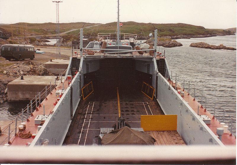 File:HMAV Abbeville (L4041) - Benbeculla 2 - July 1977.jpg