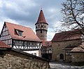 Schulgebäude, Schulglockenturm und Steinerne Gaden