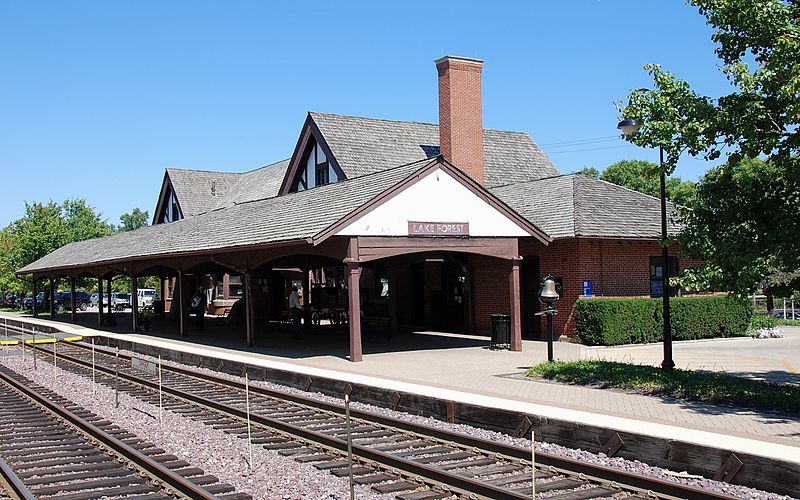 File:Lake Forest Bahnhof.jpg