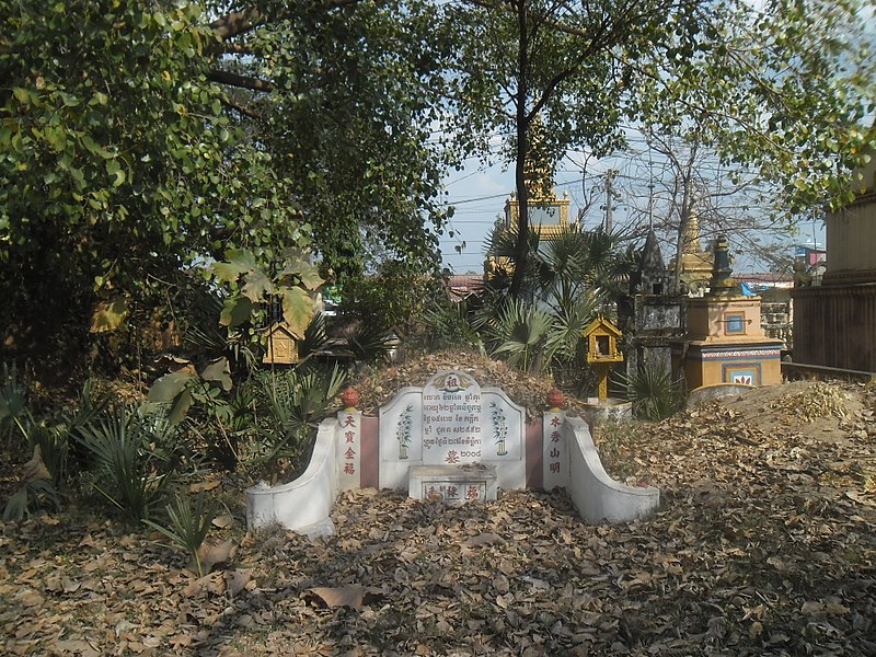 File:Kratie-hram.jpg