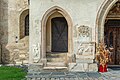 English: Portal to the bell tower and reliefs Deutsch: Portal vom Turmaufgang und Reliefs