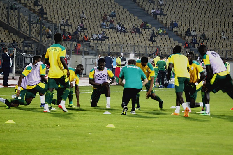 File:Equipe de Senegal au stade.jpg