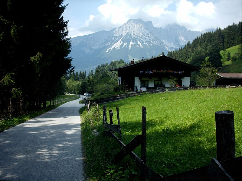 File:Rural chalet near Ellmau - panoramio.jpg