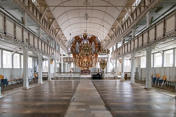 Die evangelisch-lutherische Marktkirche zum Heiligen Geist ist die historische Hauptkirche im Ortsteil Clausthal der Bergstadt Clausthal-Zellerfeld. Sie ist die größte Holzkirche Deutschlands und gehört durch ihre Architektur und Ausstattung zu den bedeutendsten Baudenkmälern des norddeutschen Barocks. Blick in den Innenraum