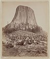 Devil's Tower. From W[est] side showing millions of tons of fallen rock. Tower 800 feet high from its base (1890, LC-DIG-ppmsc-02648)