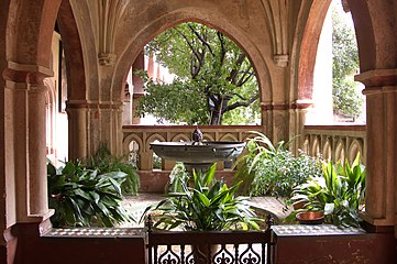 Fuente en el claustro.