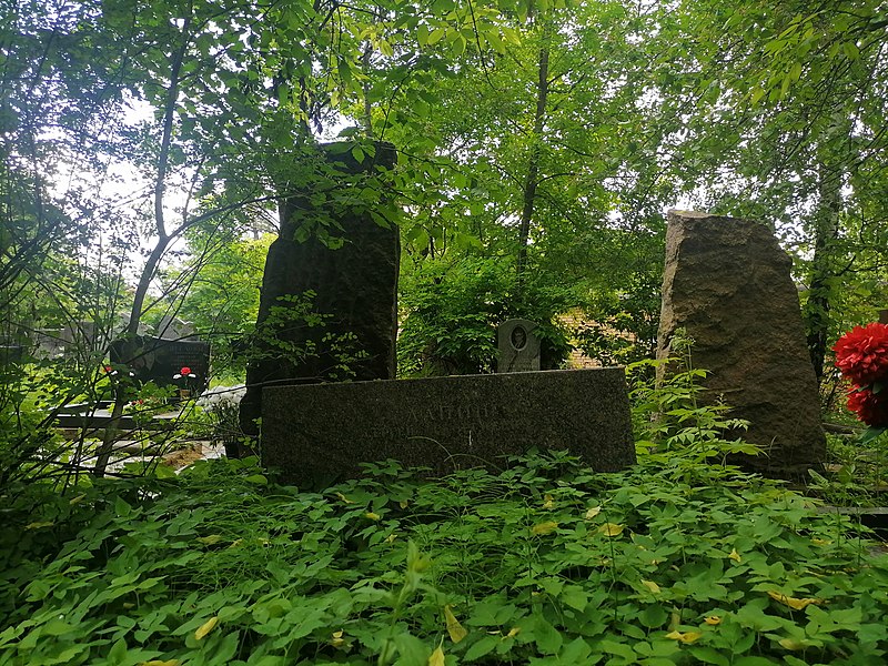 File:Tomb of Lapin.jpg