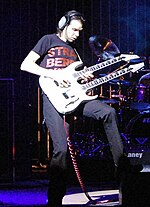 Thumbnail for File:Paul Gilbert, band 1.jpg