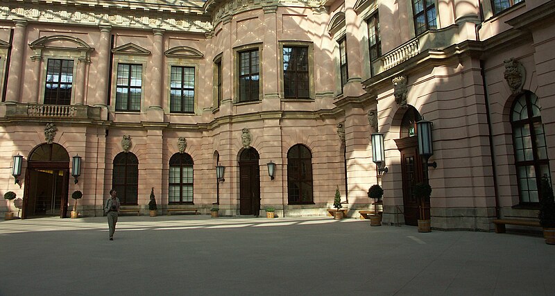 File:Zeughaus-Berlin.JPG