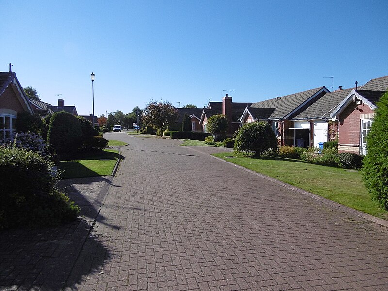 File:Old Station Court (geograph 4867517).jpg