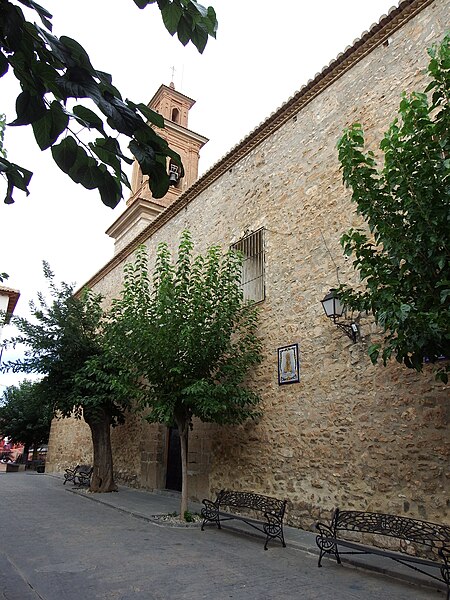 File:Exterior iglesia de Alcublas 03.jpg