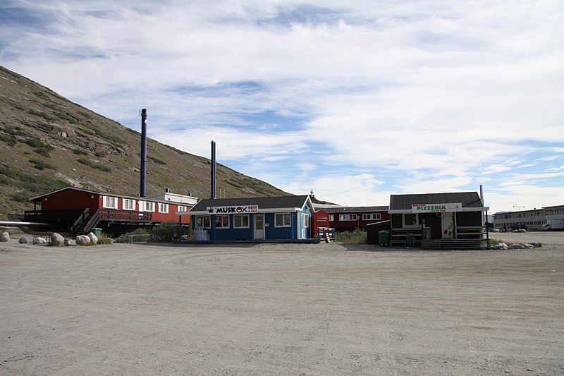 File:Shopping area in Kangerlussuaq.JPG